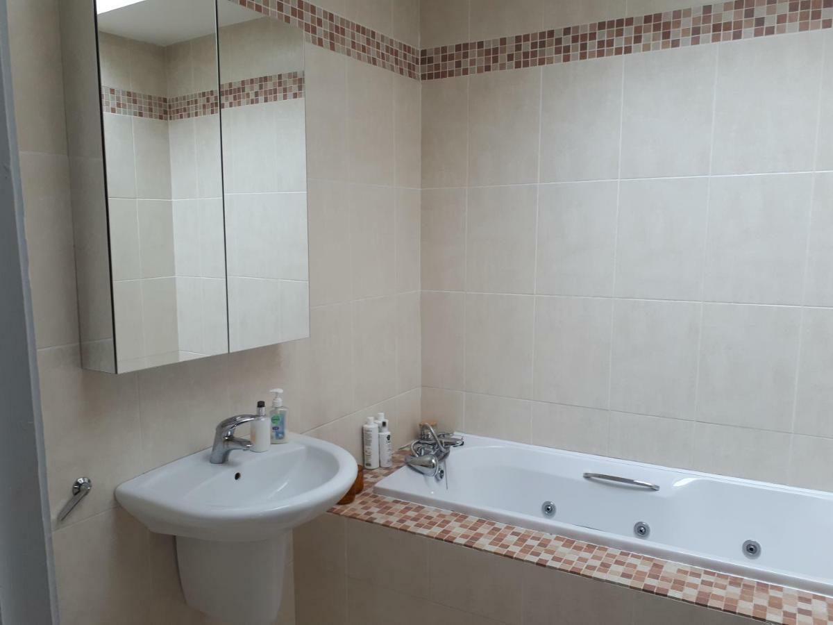 Luxurious Penthouse Apartment 1 , City Centre Килкенни Экстерьер фото